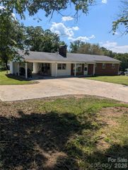 605 Lincoln Lane SW, Lenoir, NC 28645