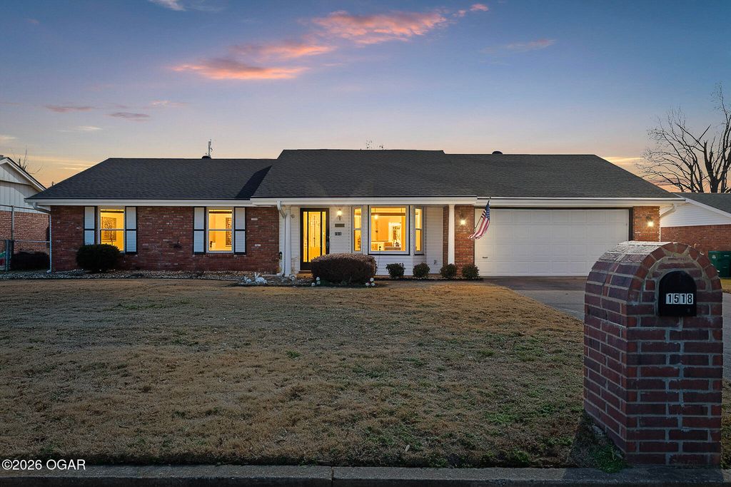 1518 W Magnolia Street, Rogers, AR 72756