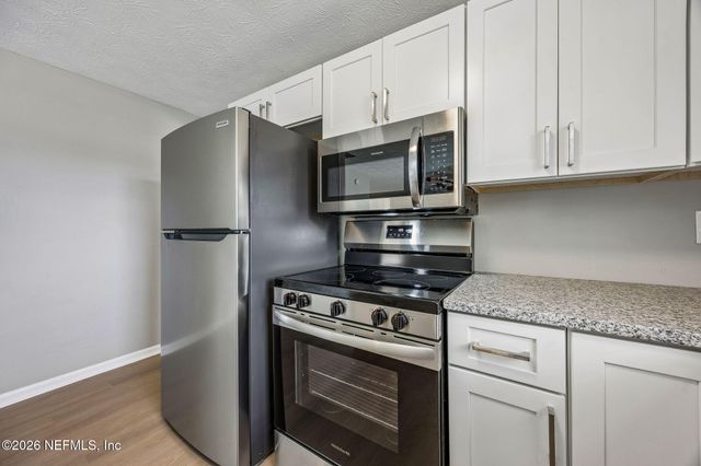11055 BACALL Road W, Jacksonville, FL 32218