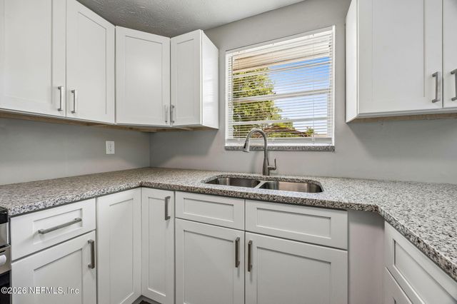11055 BACALL Road W, Jacksonville, FL 32218