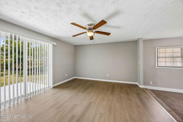 11055 BACALL Road W, Jacksonville, FL 32218