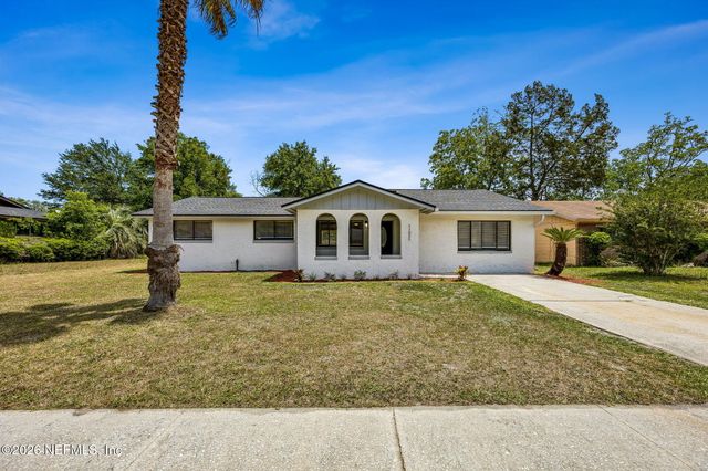 11055 BACALL Road W, Jacksonville, FL 32218
