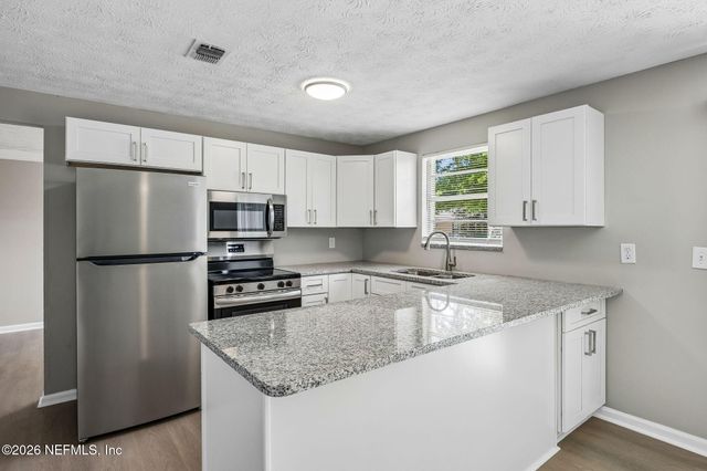 11055 BACALL Road W, Jacksonville, FL 32218