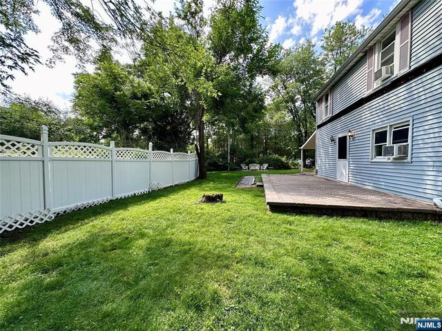 15 Warren Hagstrom Boulevard, Wanaque, NJ 07465