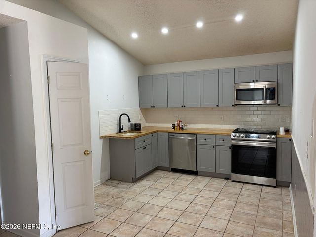 3363 VOLLEY Drive, Jacksonville, FL 32277