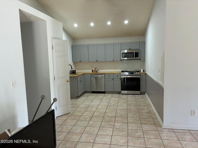3363 VOLLEY Drive, Jacksonville, FL 32277