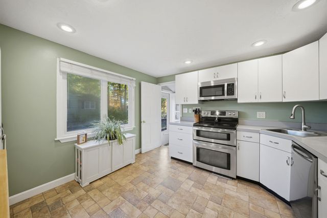 205 Remington St, Lowell, MA 01852