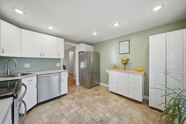 205 Remington St, Lowell, MA 01852