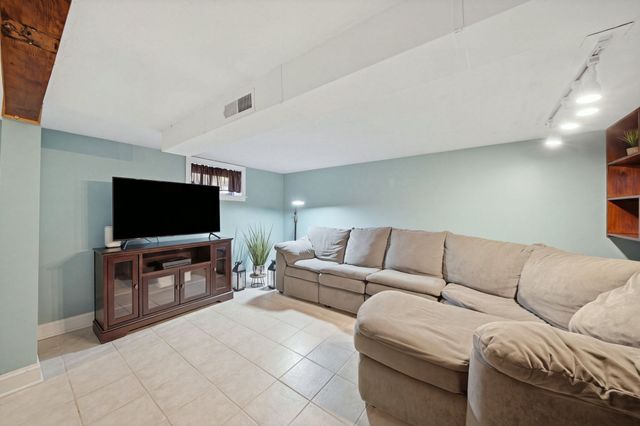205 Remington St, Lowell, MA 01852