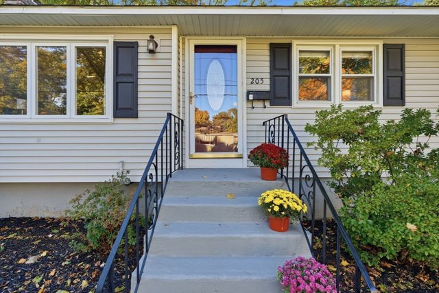 205 Remington St, Lowell, MA 01852