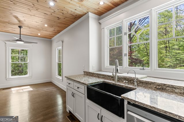 8954 Doublehead Gap Road, Blue Ridge, GA 30513