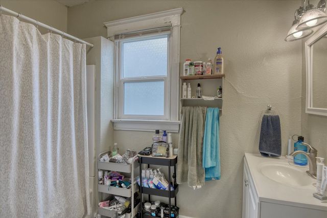 943 E Ermina Ave, Spokane, WA 99207