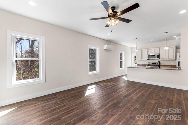 22 Ben Lippen Road A, Asheville, NC 28806