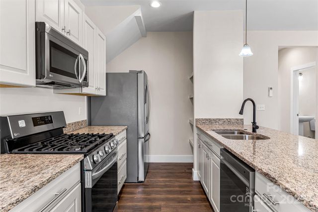 22 Ben Lippen Road A, Asheville, NC 28806