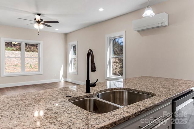 22 Ben Lippen Road A, Asheville, NC 28806