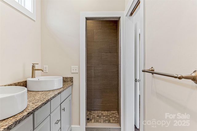 22 Ben Lippen Road A, Asheville, NC 28806