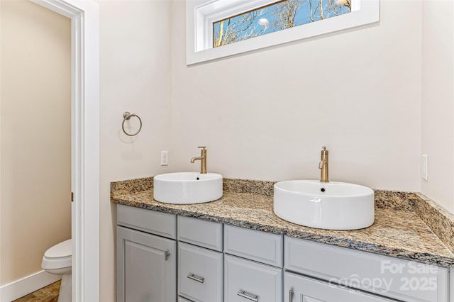 22 Ben Lippen Road A, Asheville, NC 28806