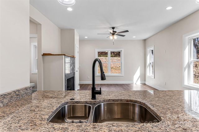 22 Ben Lippen Road A, Asheville, NC 28806