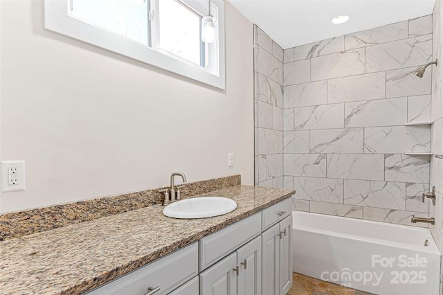 22 Ben Lippen Road A, Asheville, NC 28806