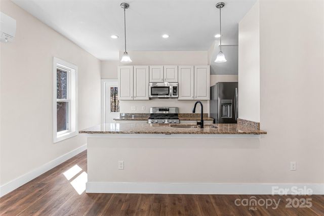 22 Ben Lippen Road A, Asheville, NC 28806