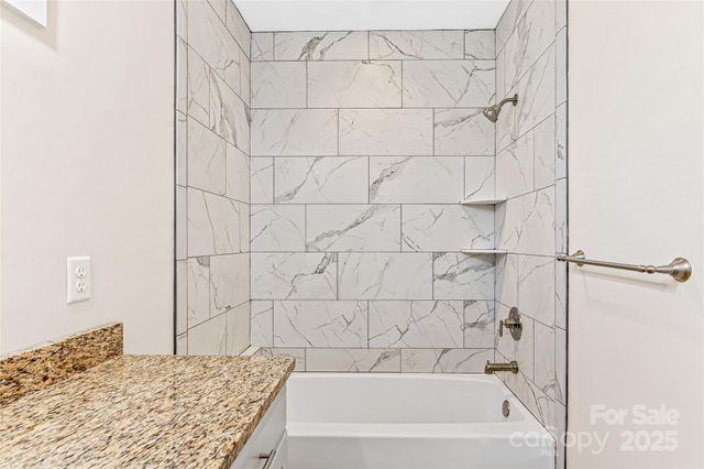 22 Ben Lippen Road A, Asheville, NC 28806