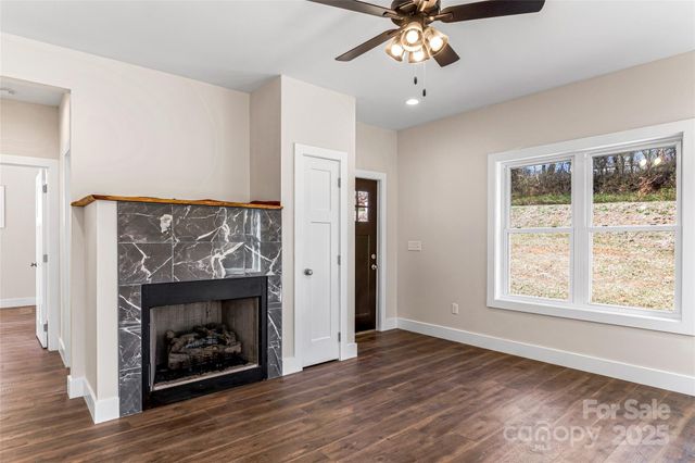 22 Ben Lippen Road A, Asheville, NC 28806