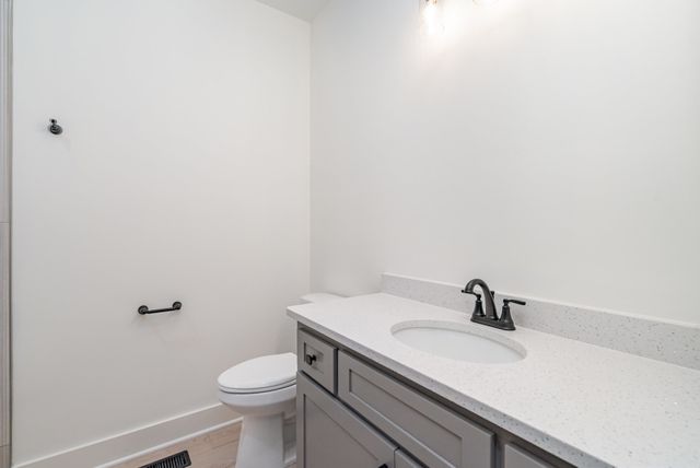 115 Crenshaw rd, Hartsville, TN 37074