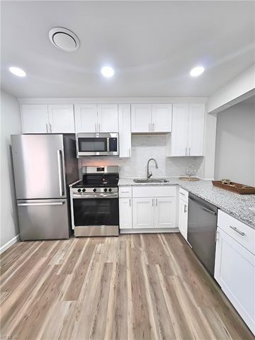 1649 Darren CIR, Portsmouth, VA 23701