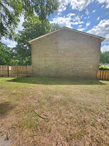 1649 Darren CIR, Portsmouth, VA 23701