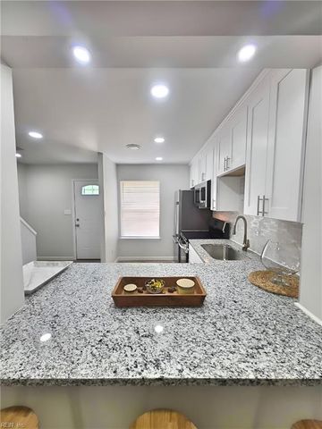 1649 Darren CIR, Portsmouth, VA 23701