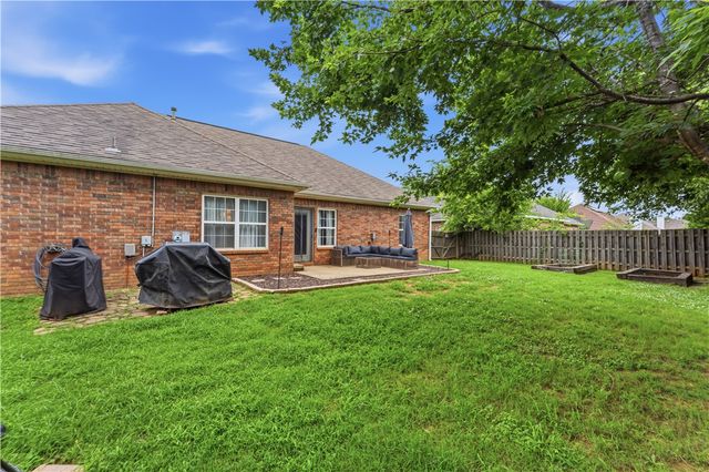 319 Bluff Drive, Lowell, AR 72745