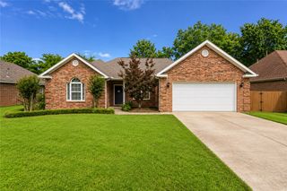 319 Bluff Drive, Lowell, AR 72745