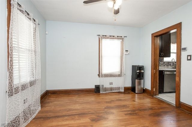 2083 Chesterland Avenue, Lakewood, OH 44107