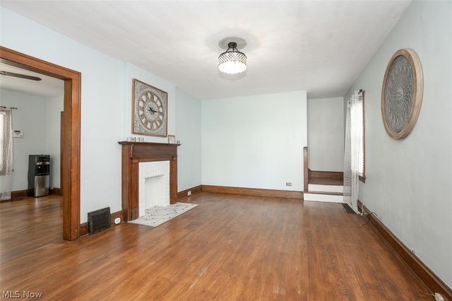 2083 Chesterland Avenue, Lakewood, OH 44107
