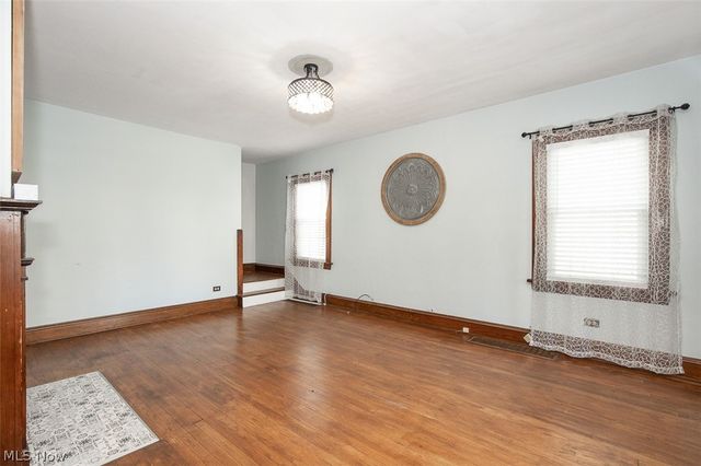 2083 Chesterland Avenue, Lakewood, OH 44107