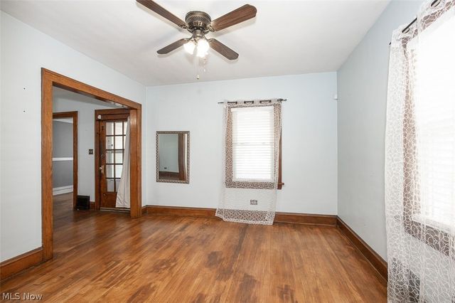 2083 Chesterland Avenue, Lakewood, OH 44107