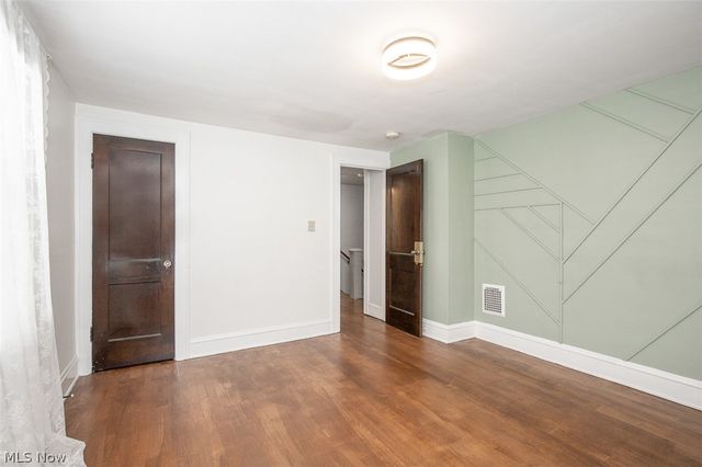 2083 Chesterland Avenue, Lakewood, OH 44107