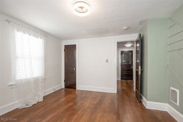 2083 Chesterland Avenue, Lakewood, OH 44107