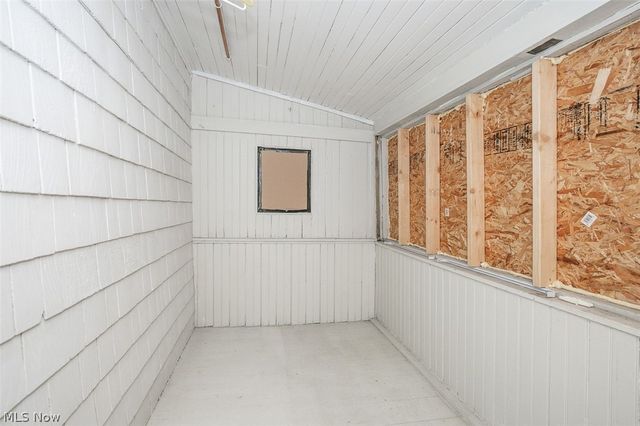 2083 Chesterland Avenue, Lakewood, OH 44107