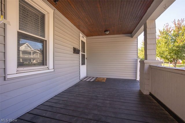 2083 Chesterland Avenue, Lakewood, OH 44107