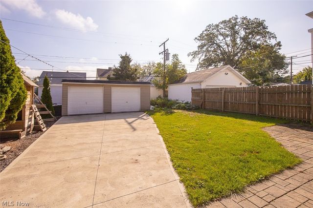 2083 Chesterland Avenue, Lakewood, OH 44107