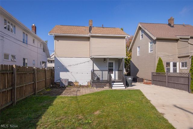2083 Chesterland Avenue, Lakewood, OH 44107