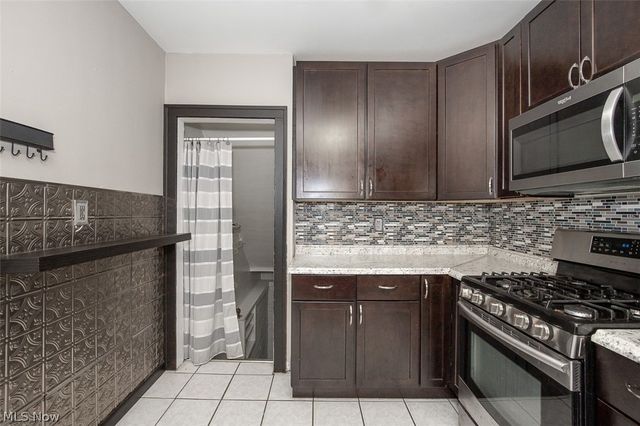 2083 Chesterland Avenue, Lakewood, OH 44107