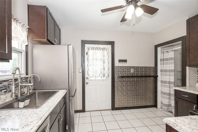 2083 Chesterland Avenue, Lakewood, OH 44107