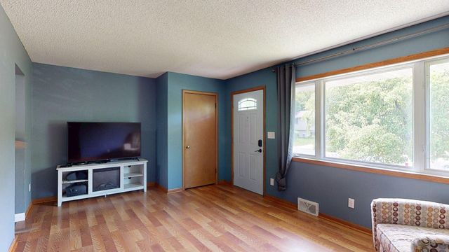 107 9th Avenue NE, Dodge Center, MN 55927