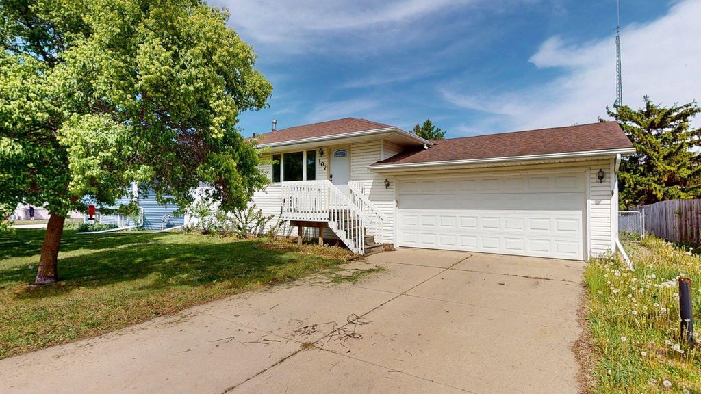 107 9th Avenue NE, Dodge Center, MN 55927