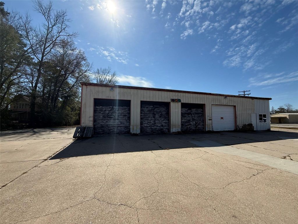 500 E Houston Street, Cleveland, TX 77327