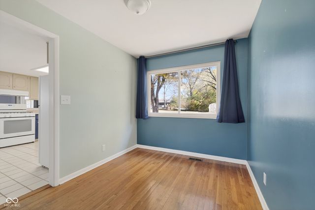 8073 Wallingwood Drive, Indianapolis, IN 46256