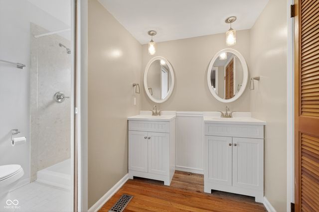 8073 Wallingwood Drive, Indianapolis, IN 46256