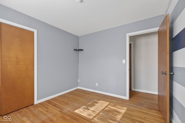 8073 Wallingwood Drive, Indianapolis, IN 46256